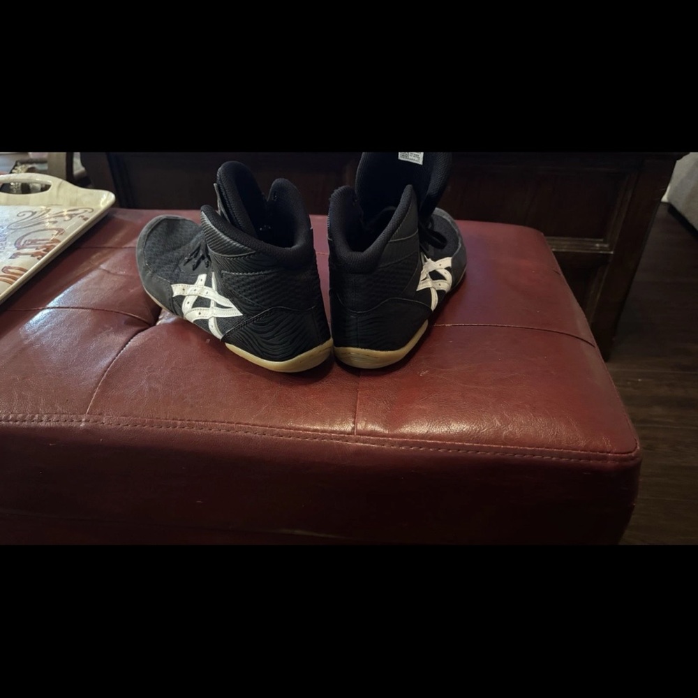 Asics Men's Black and White wrestling shoes men’s 7.5